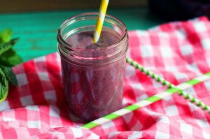 you-ll-love-this-grape-juice-avocado-smoothie-for-a-healthy-breakfast-this-healthy-green-grape-smoothie-features-bananas-concord-grape-juice-and-avocado-avocadosmoothie-purplesmoothie-gr